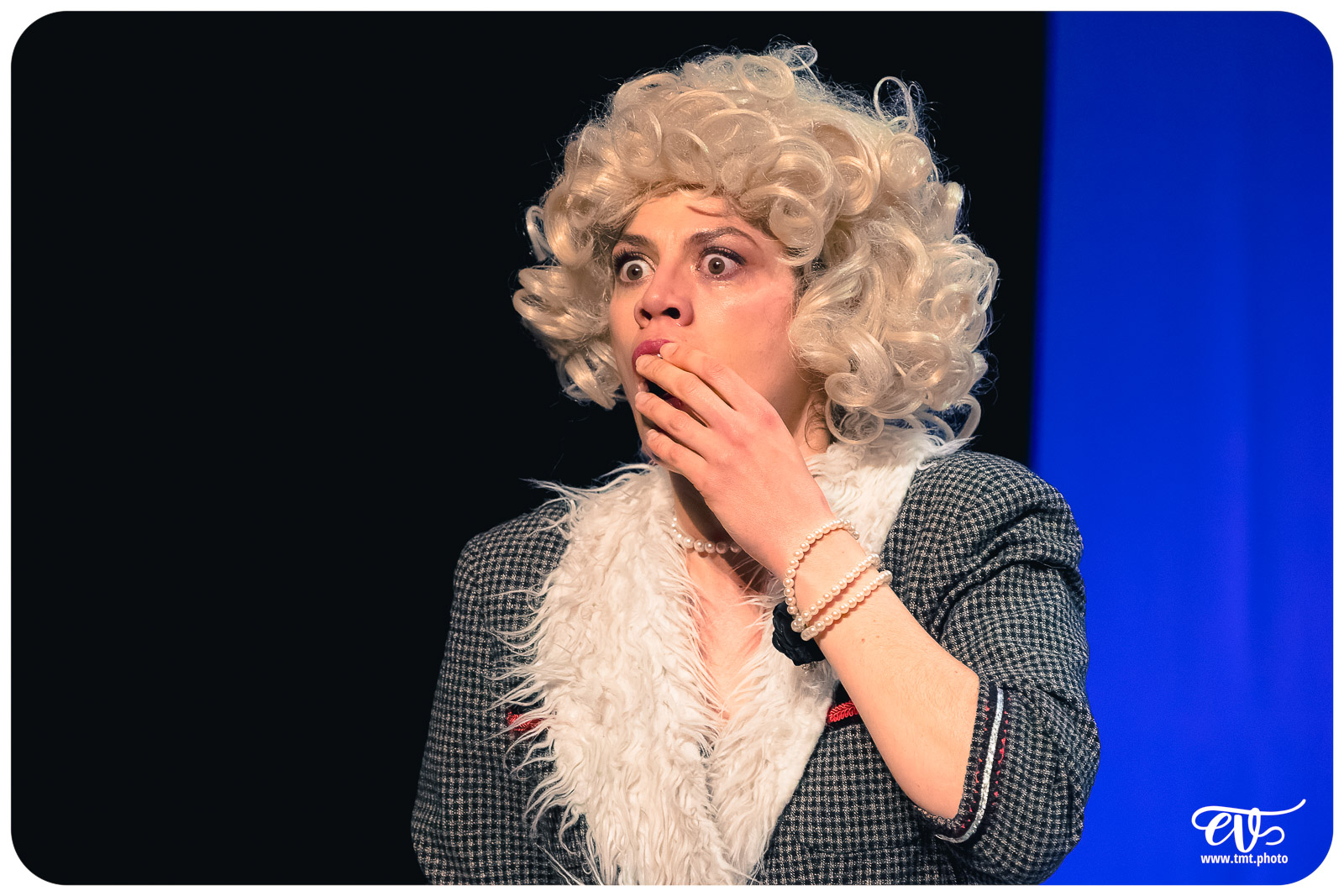 UN FIL A LA PATTE (CIE VIVA)